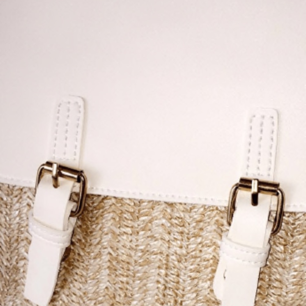 LAST ONE! 🔥 Double Buckle Straw Backpack - Picture 3 of 6